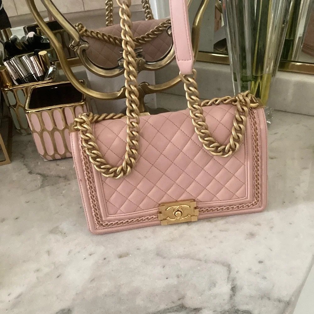 Chanel pink medium boy bag- matte gold chain - Picture 3 of 17